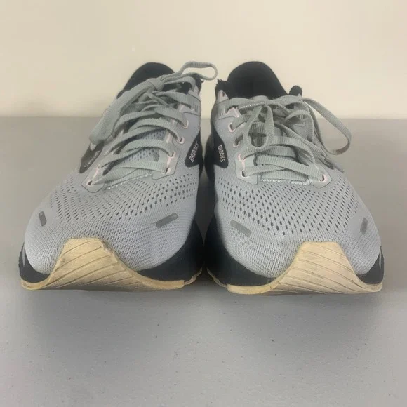 Brooks Adrenaline GTS 22 White and Black Athletic Shoes - Picture 3 of 12